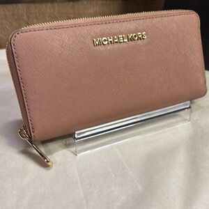 Michael Kors Jet Set Travel Large Salmon Saffiano Leather Zip-Around Wallet